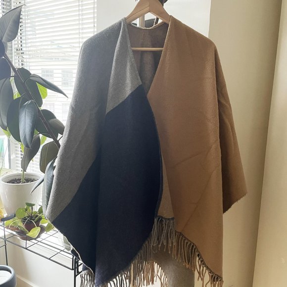 Uniqlo 2-Way Stole Shawl Scarf Poncho - Picture 4 of 5